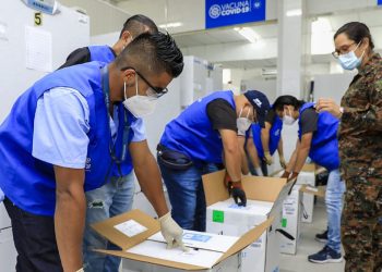 El Salvador recibe cuarto lote de vacunas Pfizer mediante compra directa