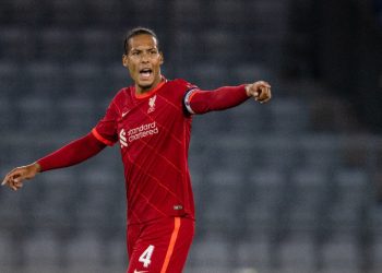 Virgil Van Dijk vuelve a jugar con el Liverpool 9 meses después de su lesión
