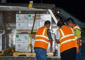 Llega nuevo cargamento de vacunas anti-COVID-19 a El Salvador