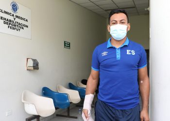 Elmer Robles se hirió accidentalmente la mano