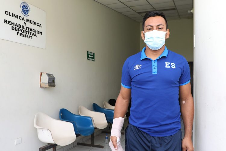 Elmer Robles se hirió la mano, pero no peligra su parcipación en el mundial. Foto: Huber Rosales.