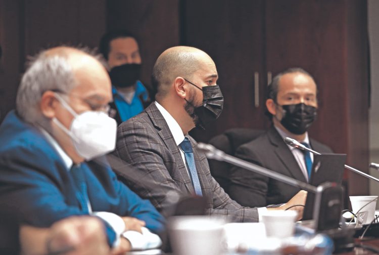 Compromiso. Los diputados de la bancada de Nuevas Ideas exhortaron a los ciudadanos a denunciar cualquier tipo de abuso por parte de los burós crediticios./Foto: Diario El Salvador.