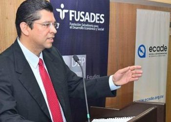 El director del Departamento Legal de FUSADES recibía $11,000 de sobresueldo cuando era secretario jurídico de la Presidencia de Saca