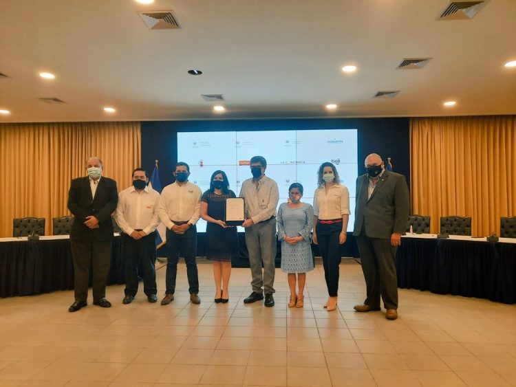 Las cuatro empresas y el Gobierno se comprometieron a apoyar estratégicamente al sector mipyme./Foto DES: Luis Umaña.
