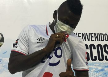 Alianza presentó a su fichaje estelar, el delantero colombiano Duvier Riascos