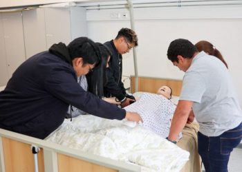Cuarta generación de jóvenes salvadoreños se prepara para especializarse en geriatría en Alemania