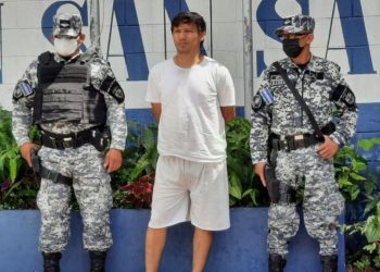 Policía presenta a acusado de feminicidio en San Salvador