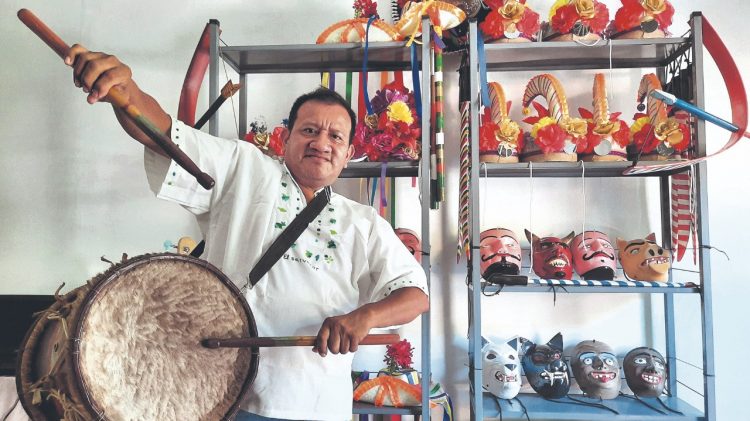 La idea de Tito Hernández es que el 
turista que visite Casa Lenca se lleve parte de la identidad, 
historia, leyenda, cultura y fotografía./Foto DES: Juan Carlos Díaz.