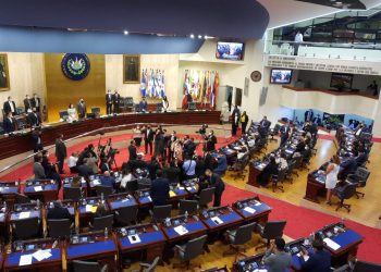 Asamblea juramenta comisión que destapará sobresueldos pagados por ARENA y FMLN
