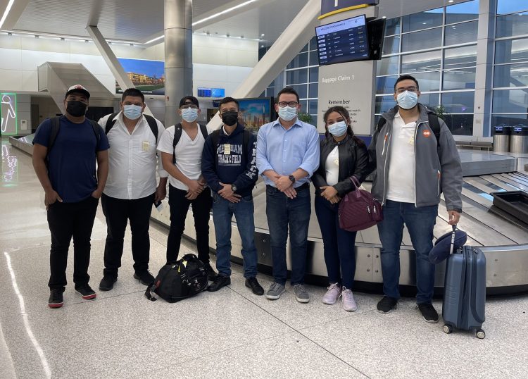 Los últimos salvadoreños llegaron el domingo por la noche en a las ciudades de Estados Unidos. Foto / Diario El Salvador.
