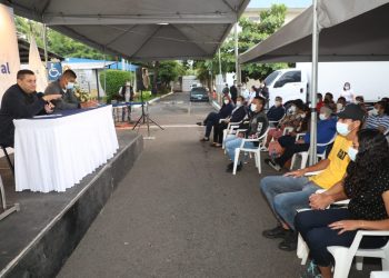 Salvadoreños salieron esta mañana a trabajar de forma legal a Vancouver, Canadá