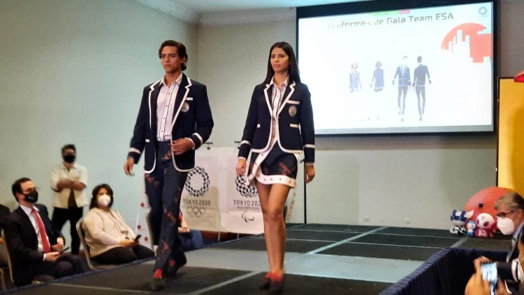 Los uniformes que utilizará El Salvador en los Juegos Olímpicos también fueron revelados. Foto: Rafael Cárcamo.