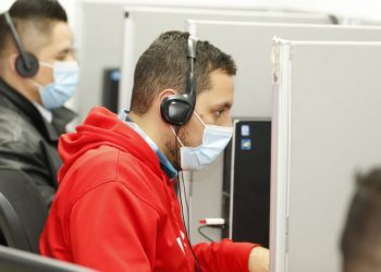 Salvadoreños podrán optar a 12,000 plazas laborales en «call centers»