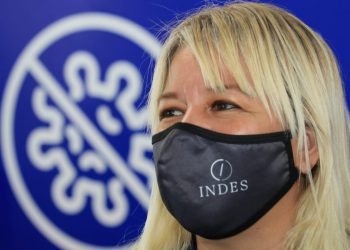 La montañista salvadoreña, Alfa Karina Arrué, recibió la primera dosis contra la COVID-19