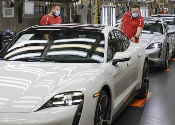 Porsche pide a sus proveedores que utilicen únicamente energía renovable en fabricación de componentes