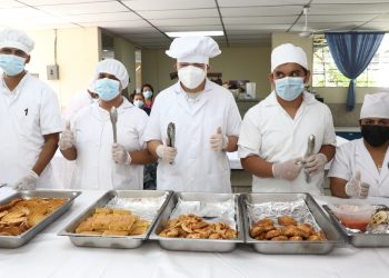 Jóvenes se rehabilitan profesionalmente con arte culinario