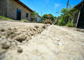 El MOP pavimenta calles en Santa Rita, Chalatenango