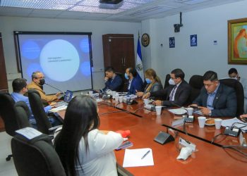 Comisión recibe a director de Correos por voto desde el exterior