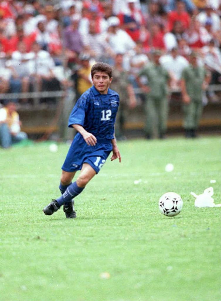 El ex jugador del #LAGalaxy y leyenda del fútbol salvadoreño, Mauricio  Cienfuegos fue presentado este día como nuevo asistente técnico de…