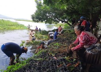 Realizan campaña de limpieza en la laguna El Jocotal, en San Miguel