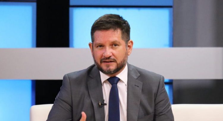 Comentarista deportivo, Hernán Carrasco, renuncia al partido VAMOS por razones éticas