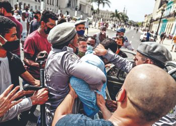 Internet móvil regresa a Cuba en medio de la crisis