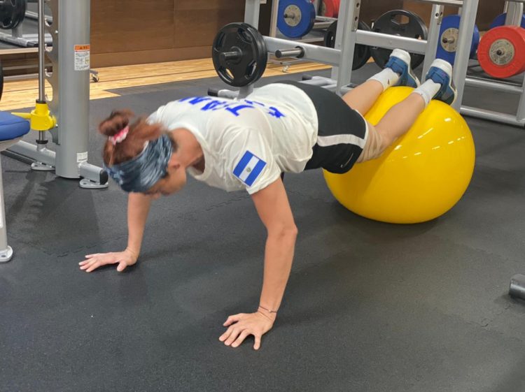 La pugilista Argentina Solórzano se entrenó durante uan semana en el moderno gimnasio de Fujisawa. Fotos Cortesía COES.