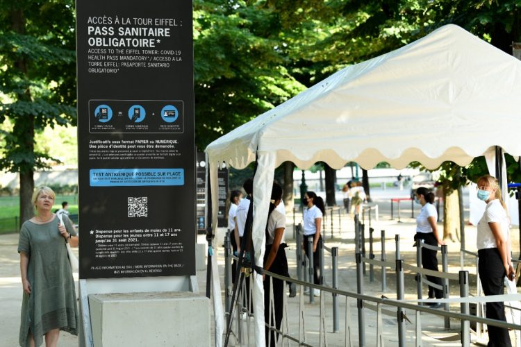 Cinco millones de personas han sacado su cita para vacunación para los próximos 15 días. Foto AFP.