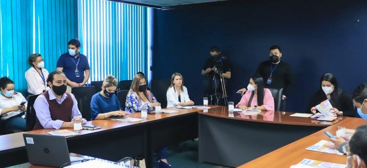 Comisión de Mujer reunida con Protección Civil.