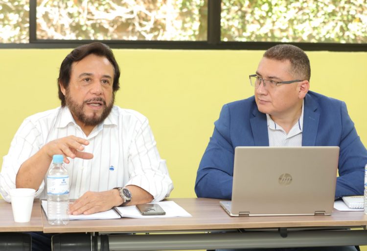 El vicepresidente explicó que se revisó la institucionalidad del Estado que eran obsoletas, por lo que, la comisión planea una mejora para algunas de ellas, además de la actualización, sustitución y la creación de nuevas de ellas. Foto / Diego García.
