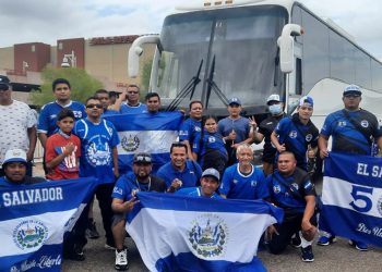 Aficionados llegaron a apoyar a la Selecta desde varias ciudades de Estados Unidos