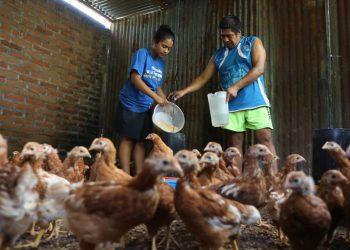 Emilia Aspira a ser agrónoma para ayudar a su comunidad