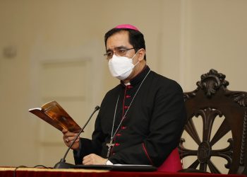 Las reformas a la Constitución pueden avalarse en consulta popular o a través de la Asamblea Legislativa, según arzobispo de San Salvador