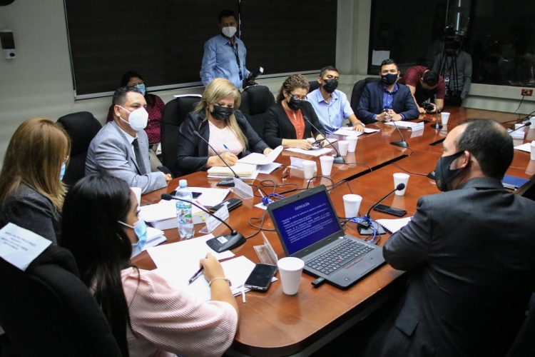 Diputados y diputadas de la comisión de Legislación y Puntos Constitucionales discuten reformas al Código Penal y Código Procesal Penal. Foto: Prensa Bancada Cyan.