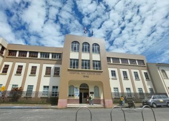 Costa Rica sobrepasa capacidad máxima de camas de cuidados intensivos para la COVID-19