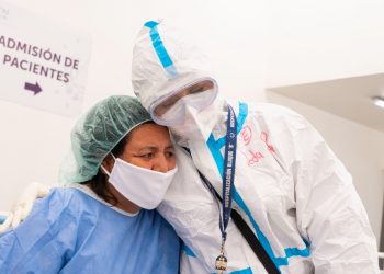 Hospital El Salvador dio alta médica a 24 pacientes de COVID-19 este jueves