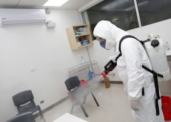 Minsal desarrolla desinfección de Unidad de Salud San Miguelito