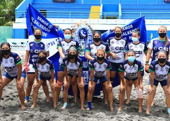 Las amas y señoras en la Liga de Fútbol Playa