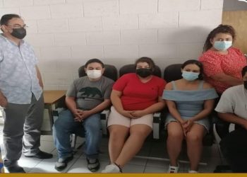 Personas que pretendía salir del país con pruebas falsas de la COVID-19 son capturadas en el aeropuerto