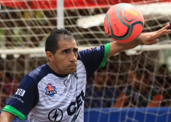 Homer Velásquez regresó a las arenas con la Barra de Santiago