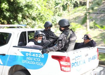 Policía traslada a presunto feminicida de Flor García al Penal de Zacatecoluca
