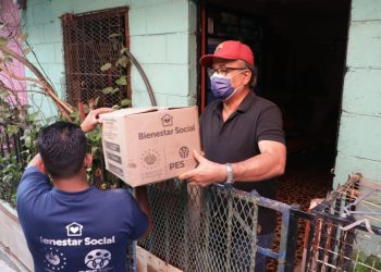 Inicia entrega de paquetes alimentarios en la Tutunichapa I, en San Salvador