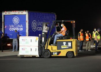 Llega a El Salvador nuevo lote con 1.5 millones de vacunas de Moderna a través de COVAX