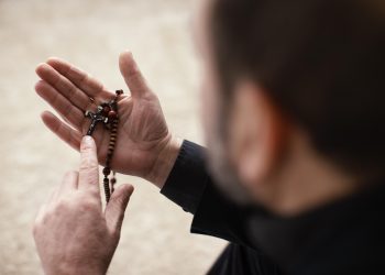 En el Vaticano piden seis años de prisión para sacerdote por violaciones a un menor
