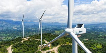 El Salvador pone en marcha su primer parque eólico