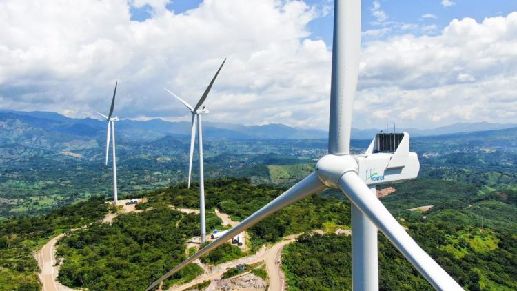 El primer parque eólico de El Salvador cuenta con 15 aerogeneradores con capacidad instalada de 54 MW. Foto: Diario el Salvador.