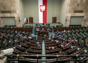 Polonia aprueba una controvertida ley para amordazar a la prensa