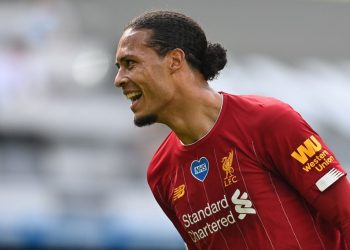 Virgil van Dijk renueva con el Liverpool hasta 2025