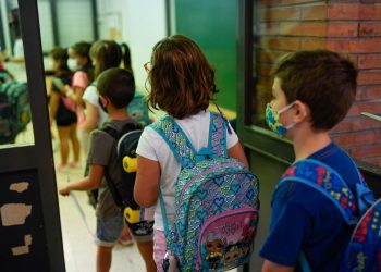 Mascarilla a partir de 6 años y distancia social en el regreso a clases en España