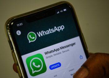 Facebook bloquea cuentas de WhatsApp de los talibanes